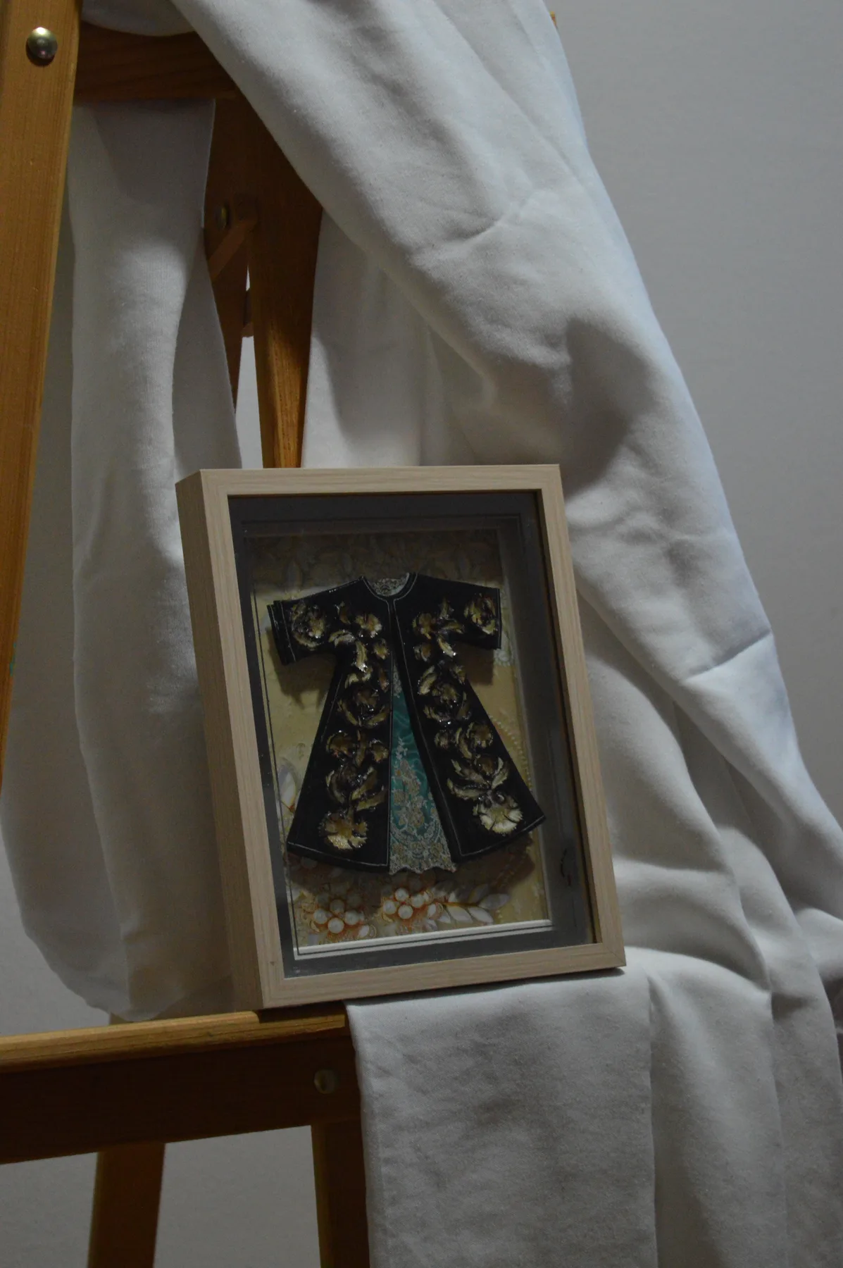 Traditional clothing paper relief tableau